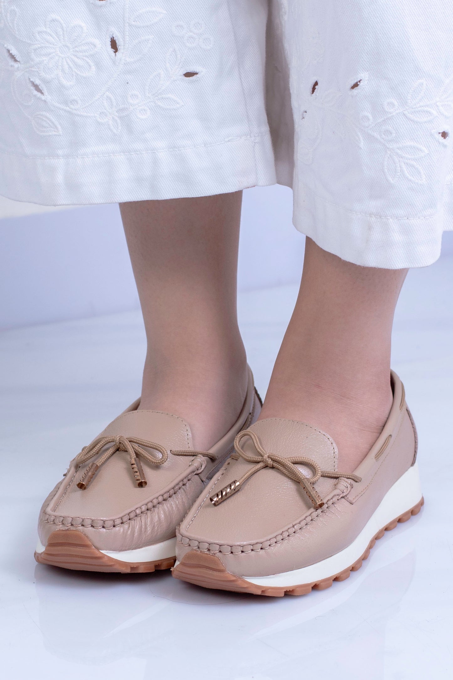 Mocasín de Cuero Zinfo ZI333 – Diseño Atemporal con Detalles Elegantes