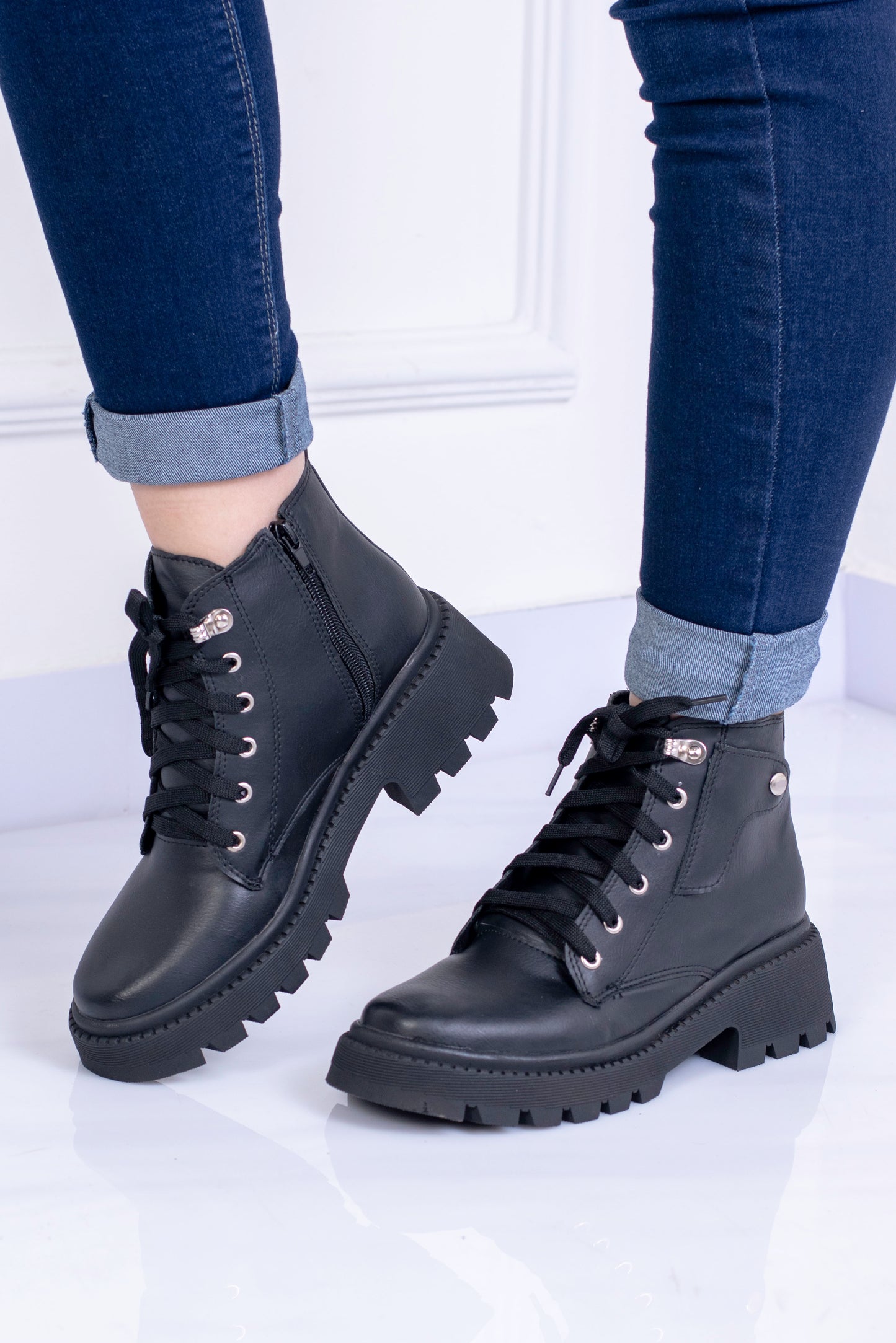 Botas clásicas Negra con  con cordón| SM859