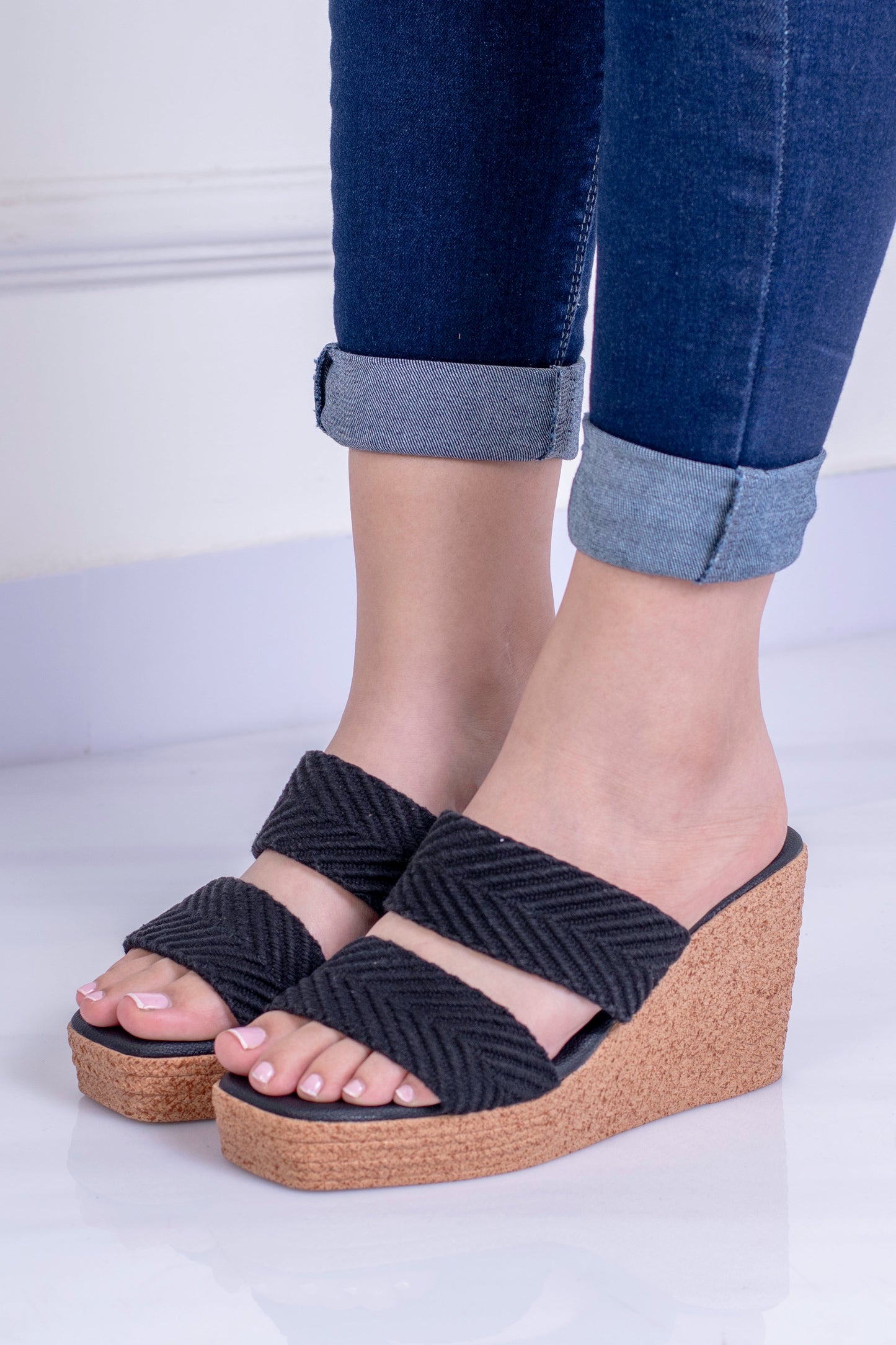 Plataformas con capellada  en riata suave – Cómodas y casuales– LP501