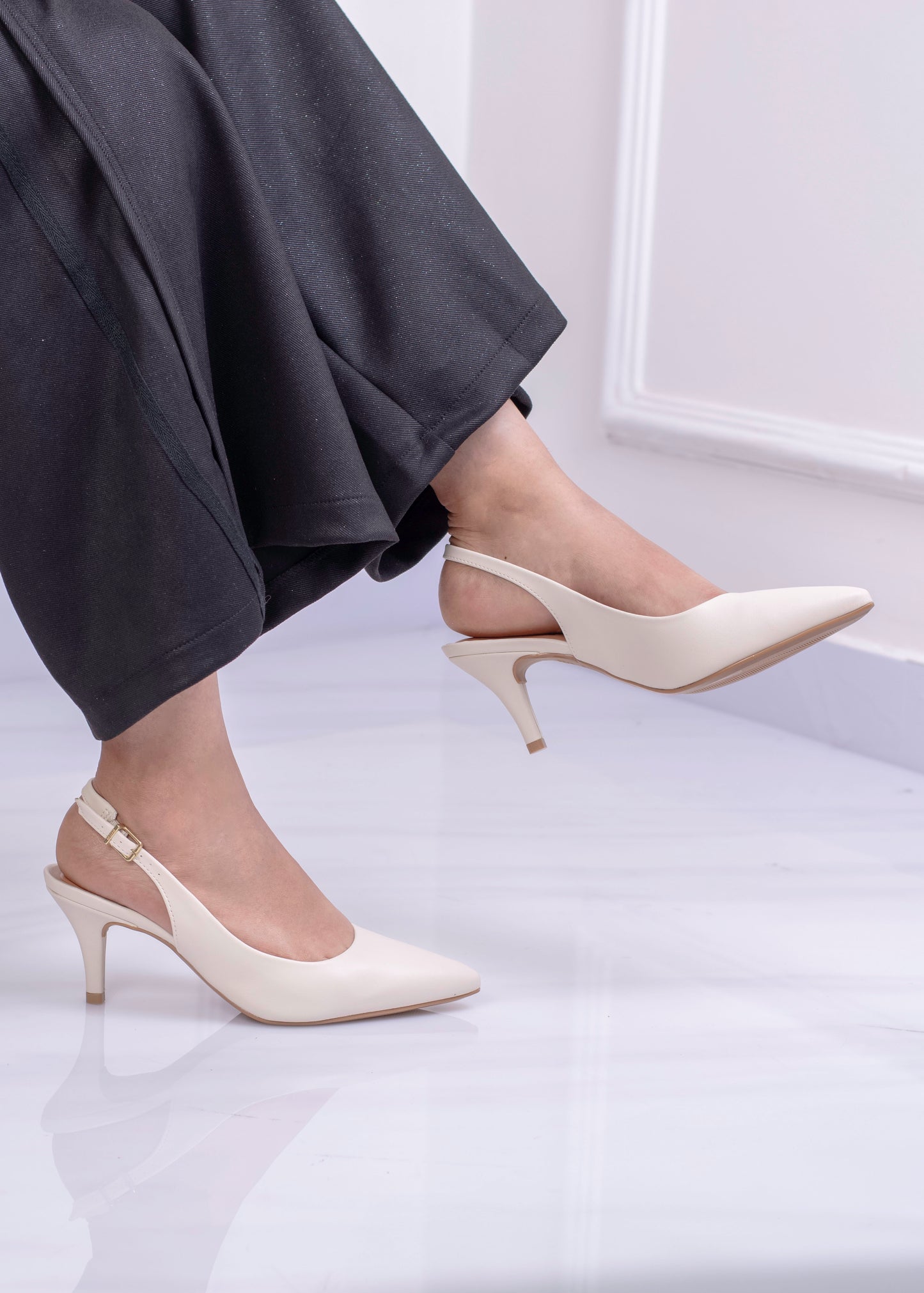 Tacón Slingback Elegante con Punta Fina | VI700