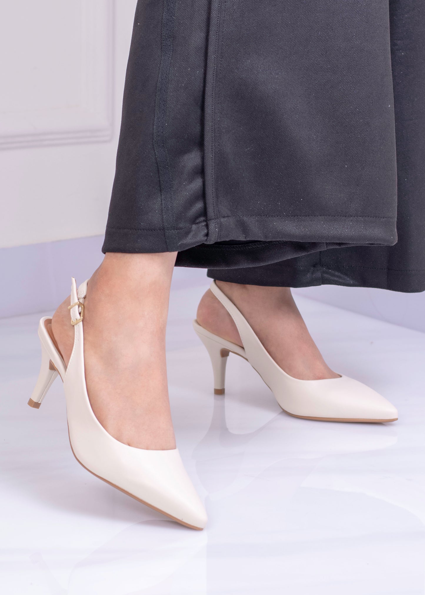 Tacón Slingback Elegante con Punta Fina | VI700