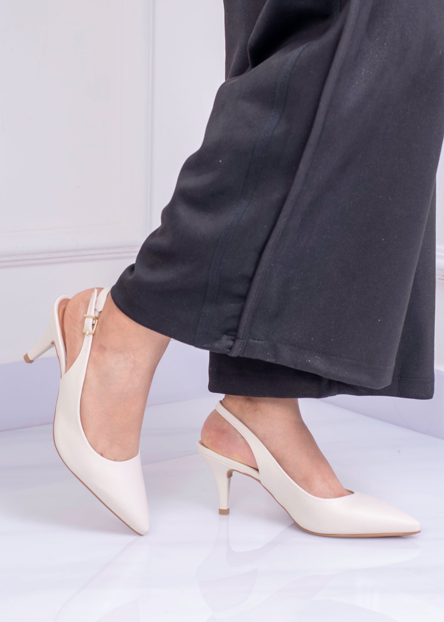 Tacón Slingback Elegante con Punta Fina | VI700