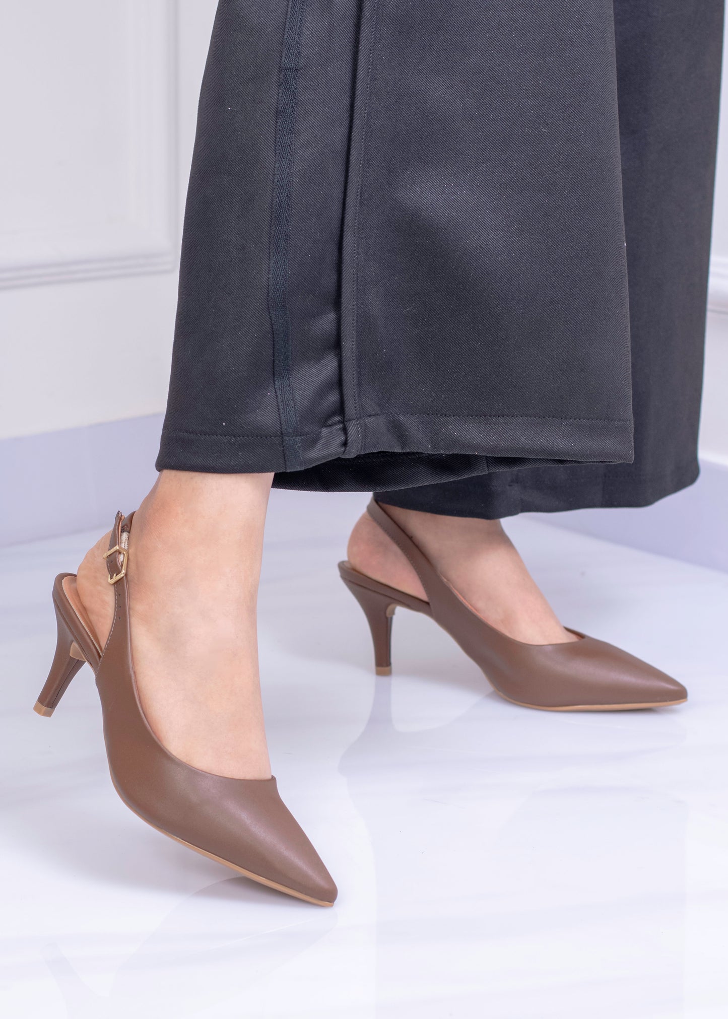 Tacón Slingback Elegante con Punta Fina | VI700