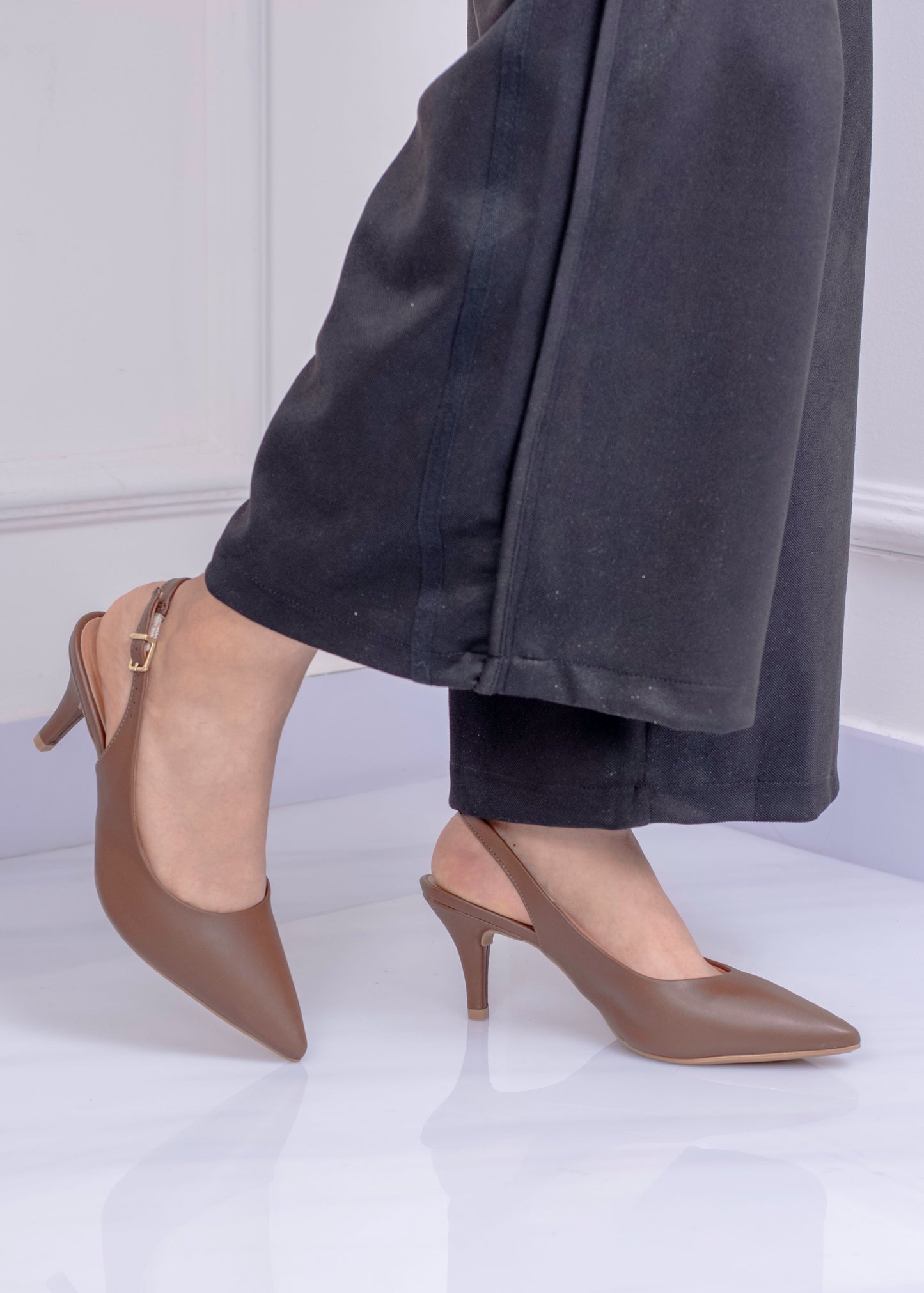 Tacón Slingback Elegante con Punta Fina | VI700