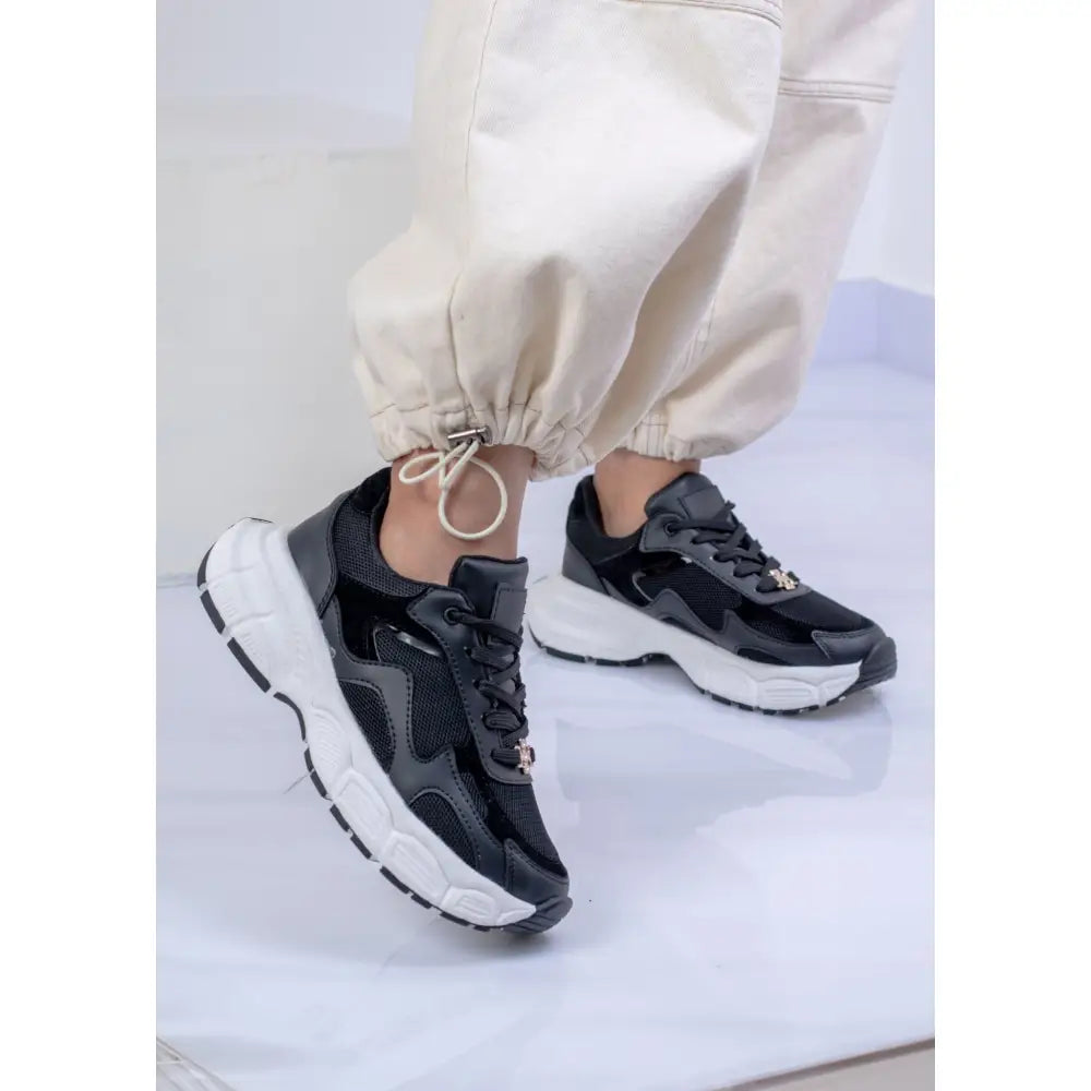 Zapatillas Chunky en blanco y negro, estilo urbano y moderno para mujer