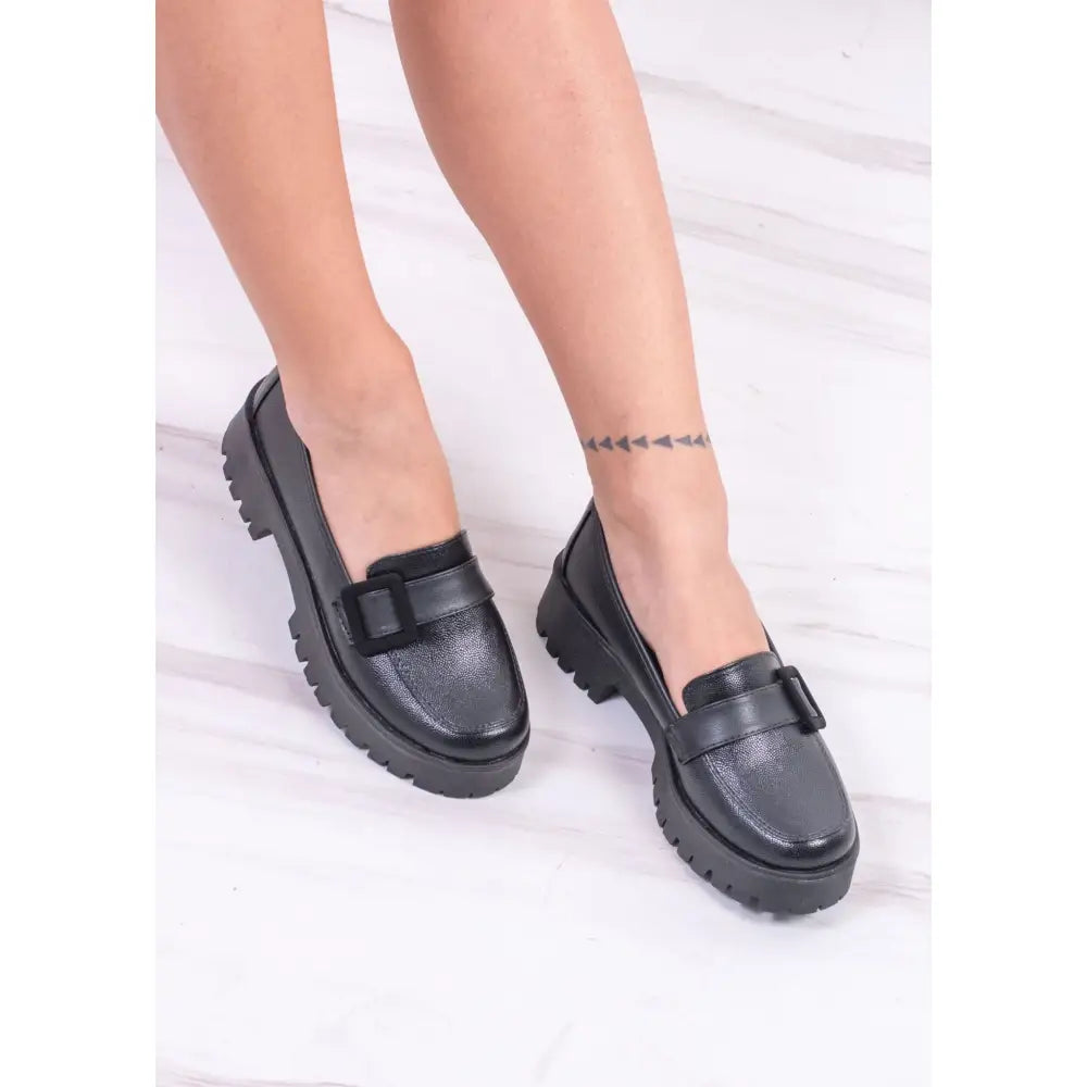 Mocasin Lolita para Mujer CG3000 con elegantes loafers negros de plataforma
