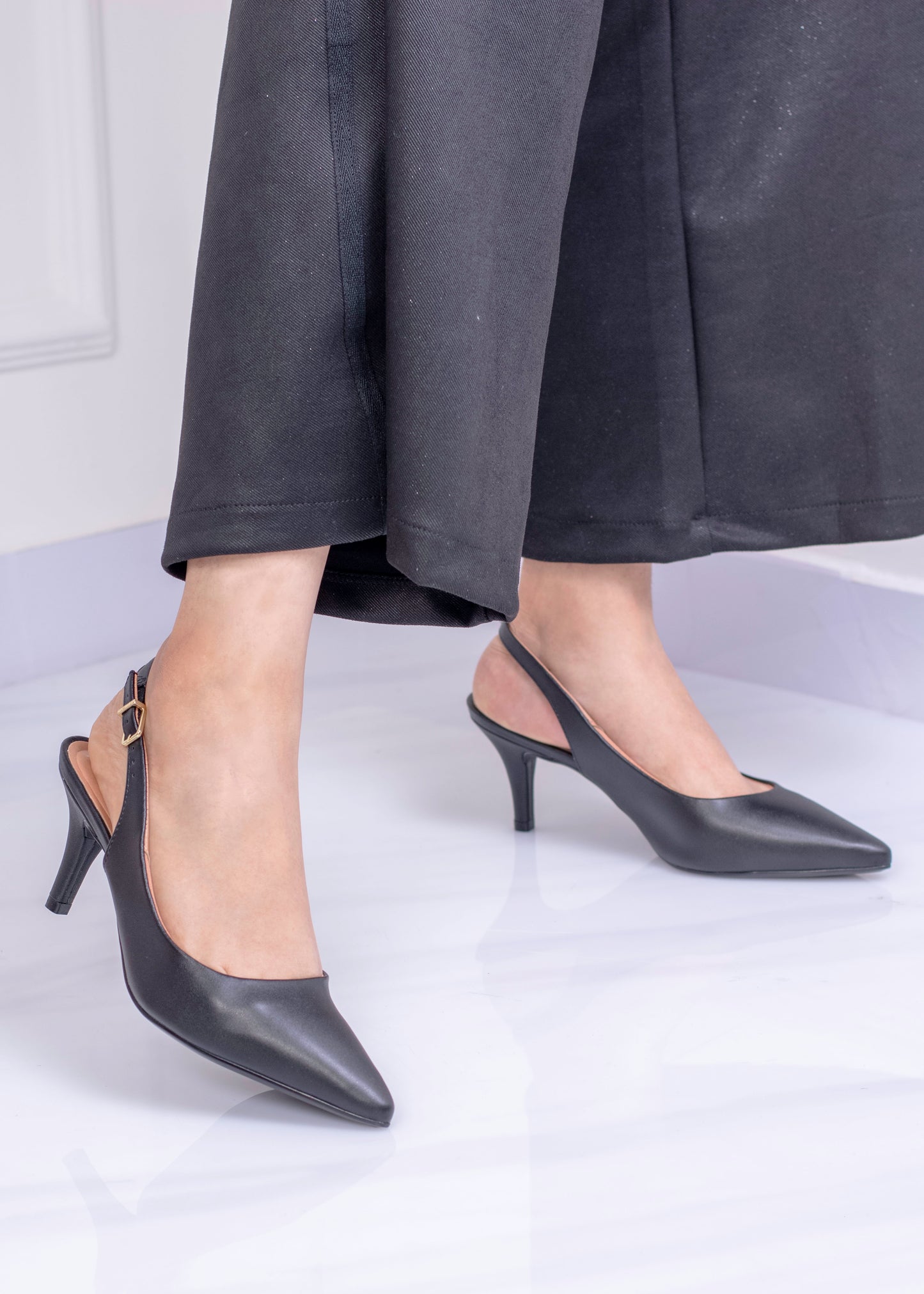Tacón Slingback Elegante con Punta Fina | VI700