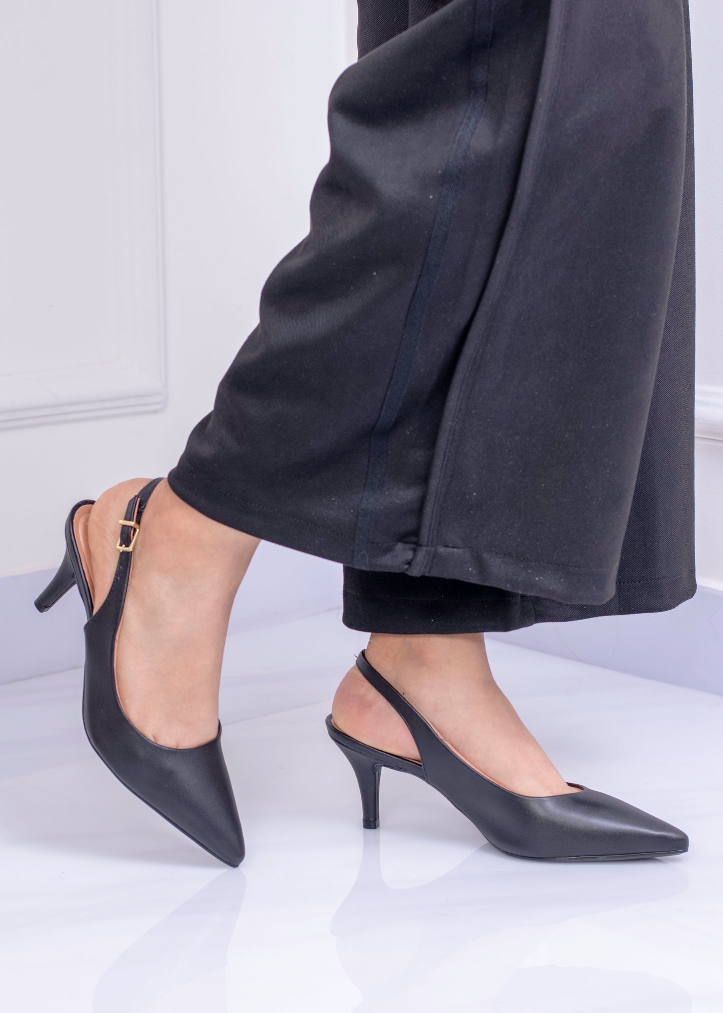 Tacón Slingback Elegante con Punta Fina | VI700