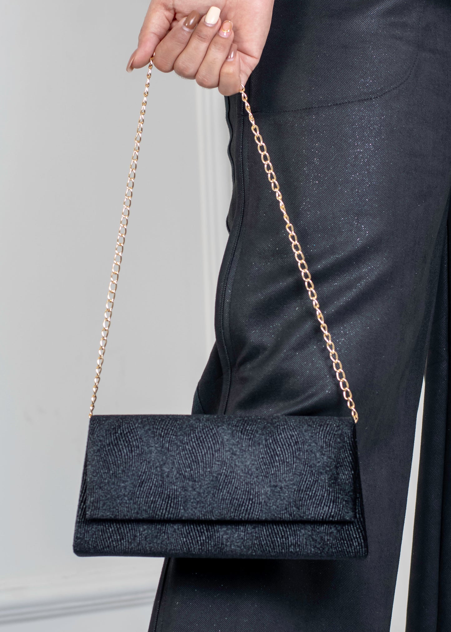 Bolso de Mano Elegante con Cadena Dorada | JH164