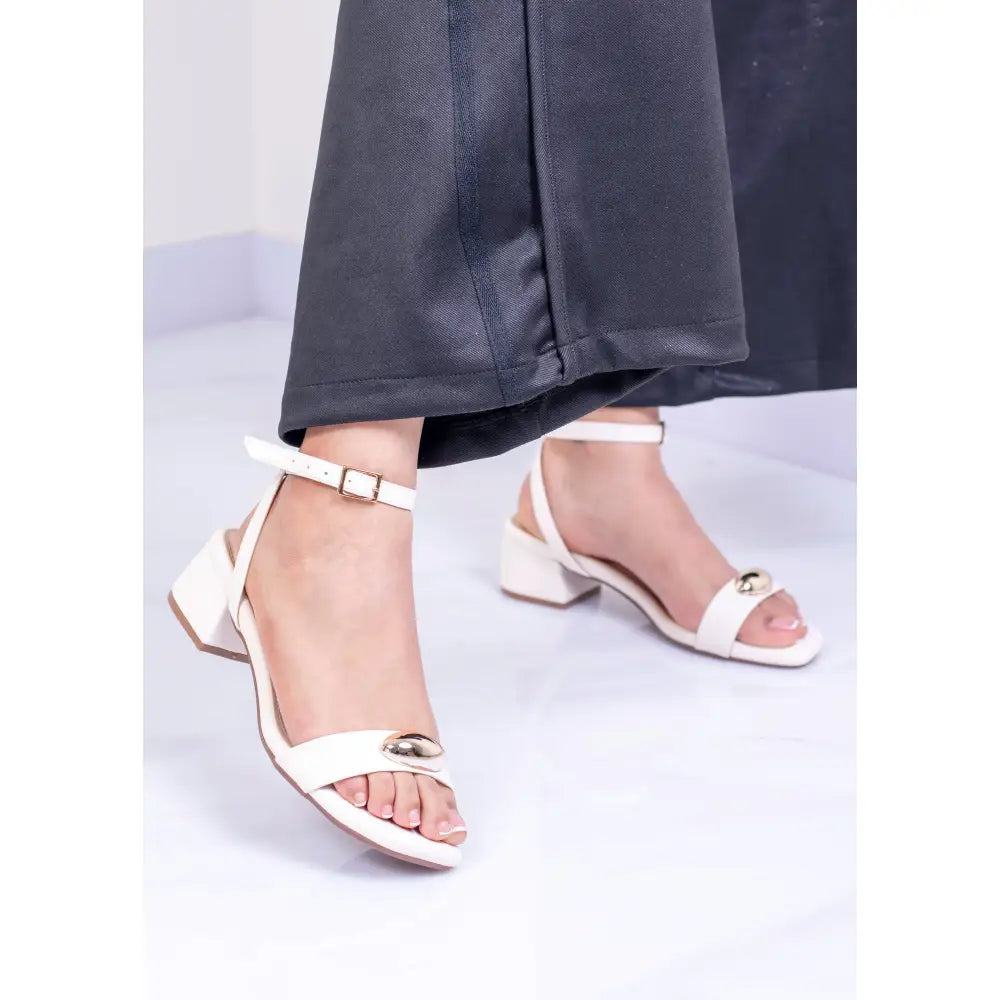 Sandalia con Tacón Elegante y Detalle Dorado | PG1314 - Beige / 35 - Tacon