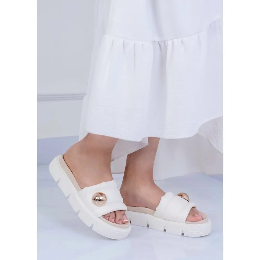 Sandalia de Plataforma con Detalle Metálico Sofisticada y Versátil - CK7017