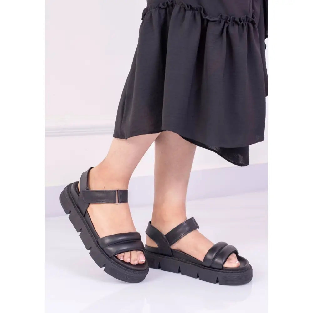 Sandalia de Plataforma con Tiras Cruzadas – Estilo y Comodidad CK7010