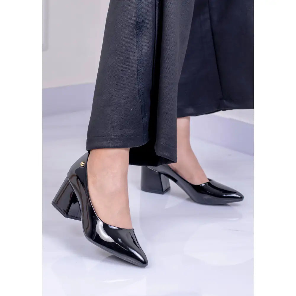 Tacón clásico de punta fina con tacón bloque | BY180 - Negro Charol / 35 - Tacon