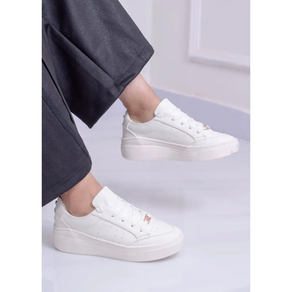 Tenis con Plataforma Urbana y Detalle Metálico | JF1901