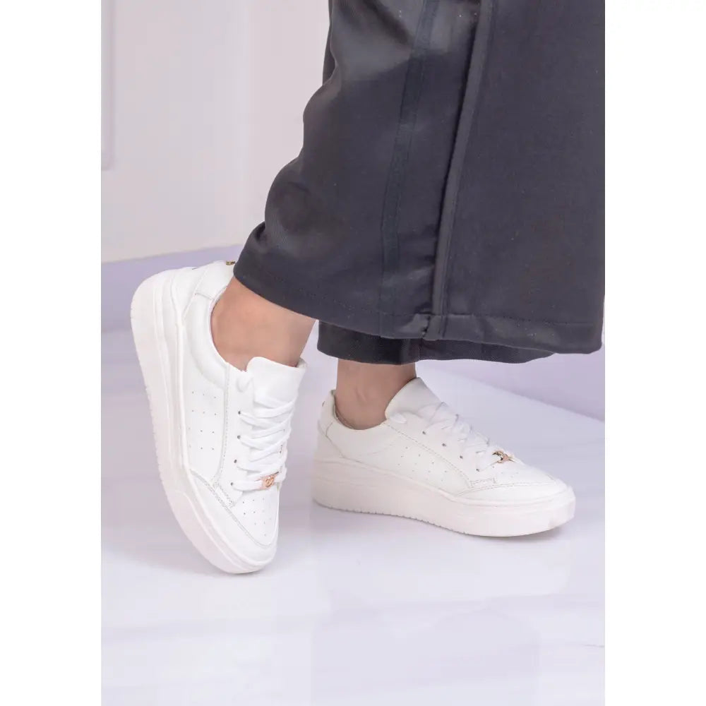 Tenis con Plataforma Urbana y Detalle Metálico | JF1901 - Blanco / 35