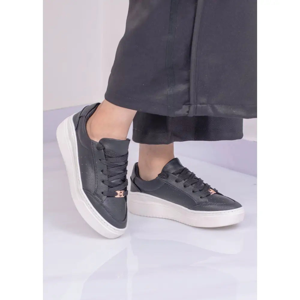 Tenis con Plataforma Urbana y Detalle Metálico | JF1901 - Negro / 35