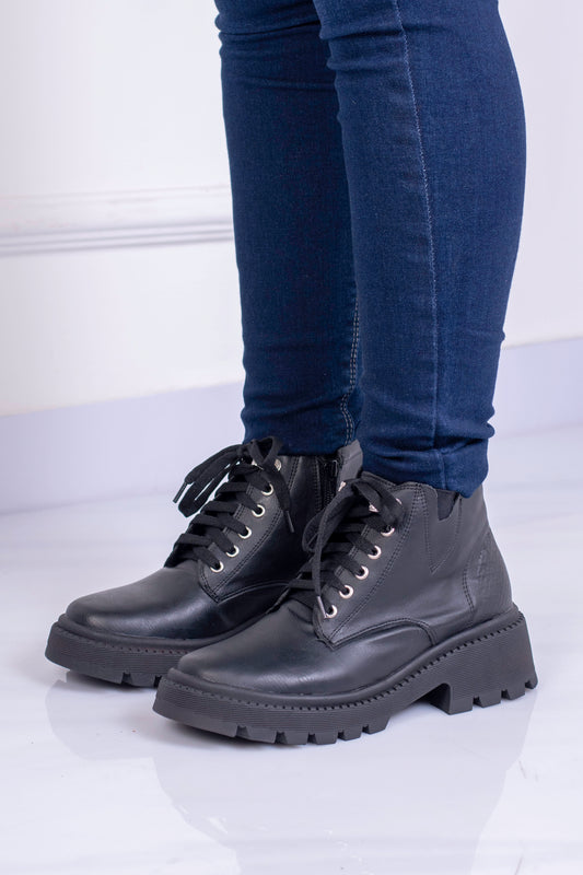 Botas clásicas Negra rústica con  con cordón| SM861