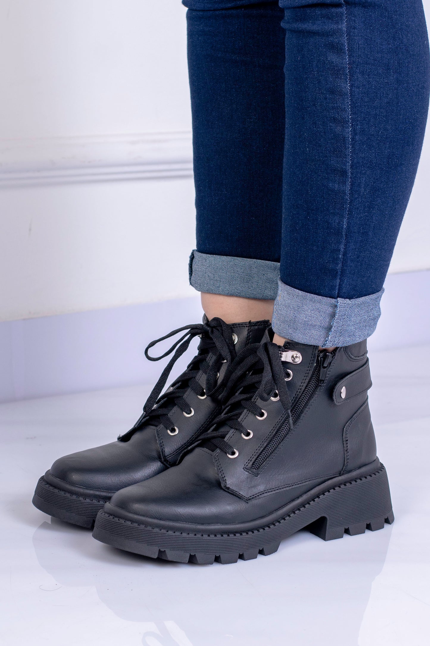 Botas rústicas Jisella con suela tipo chunky con cordón | SM693