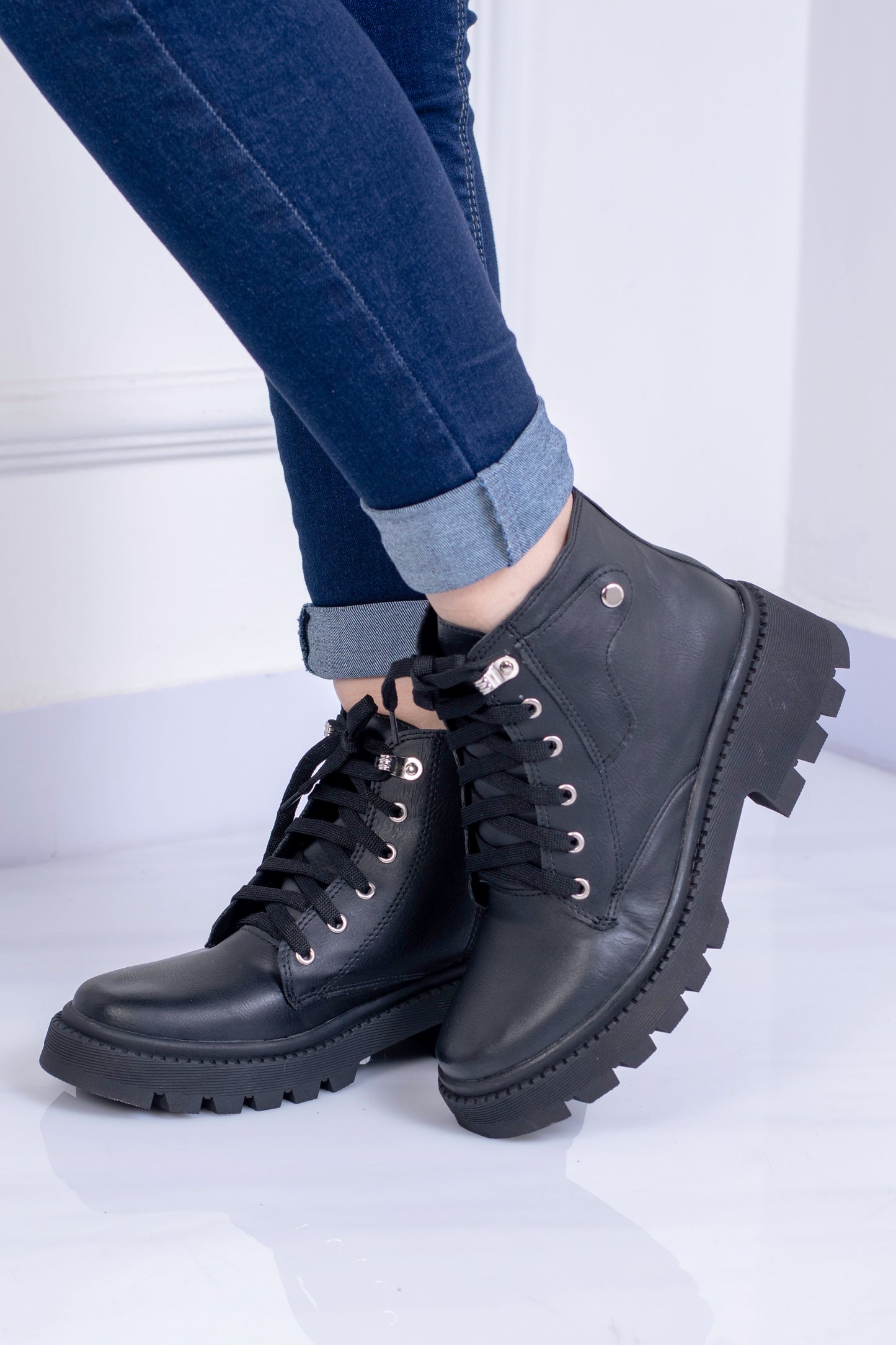 Botas clásicas Negra con  con cordón| SM859