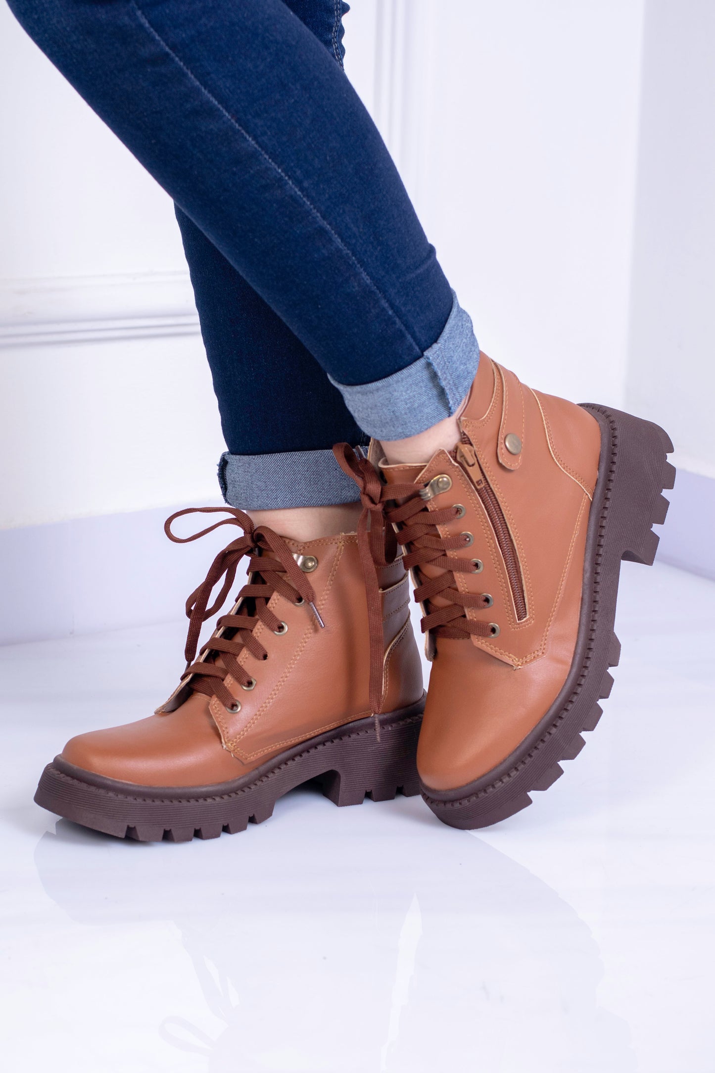 Botas rústicas Jisella con suela tipo chunky con cordón | SM693