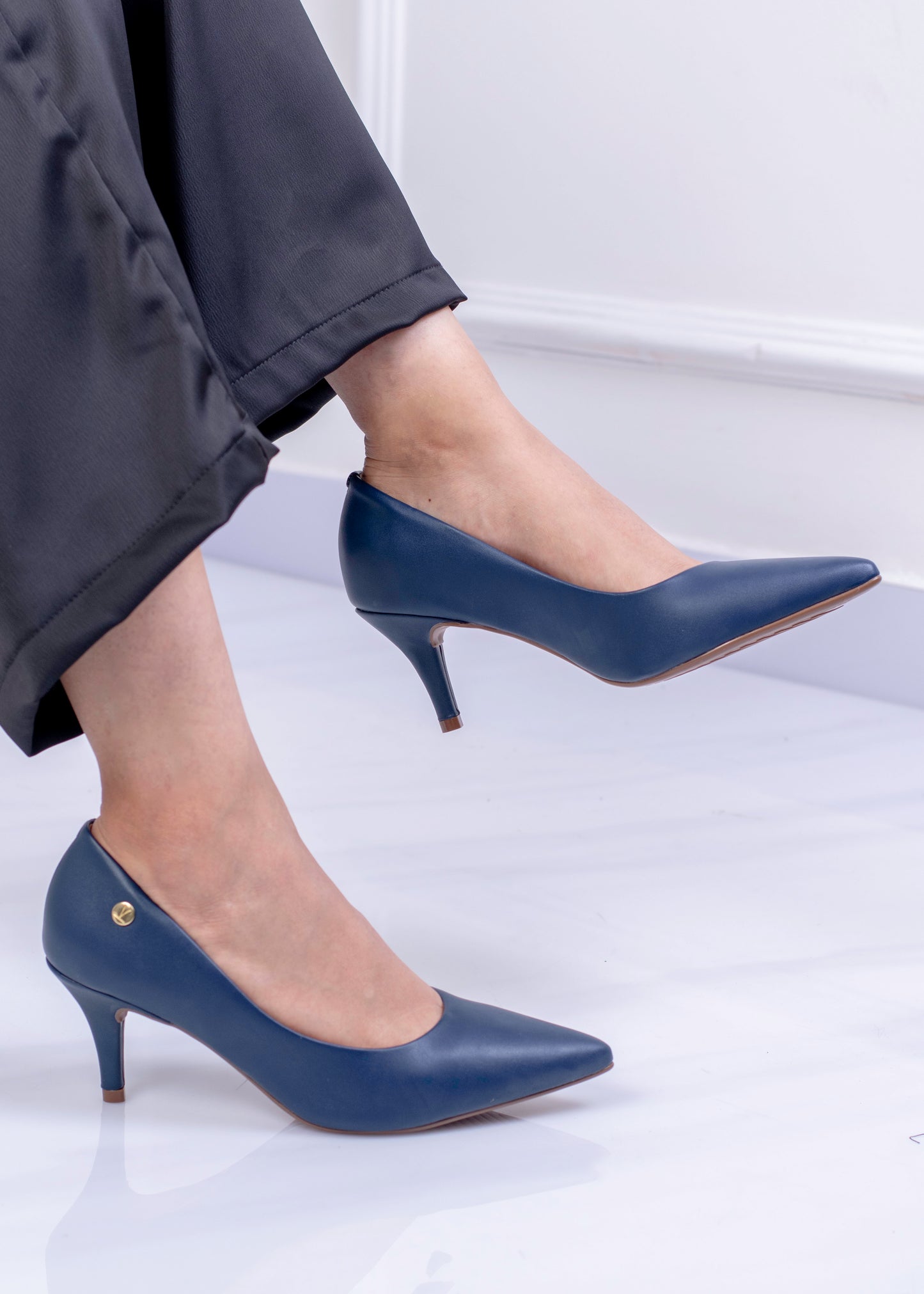 Tacón de Punta Elegante y Tacón Delgado | VI702