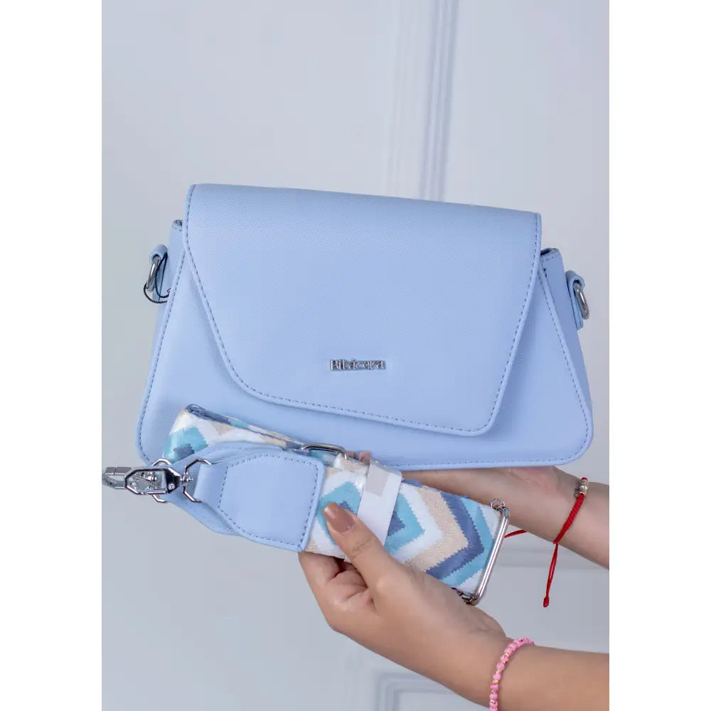 Bolso Bitácora – Elegancia sutil en azul cielo | B2170 - Azul Cielo