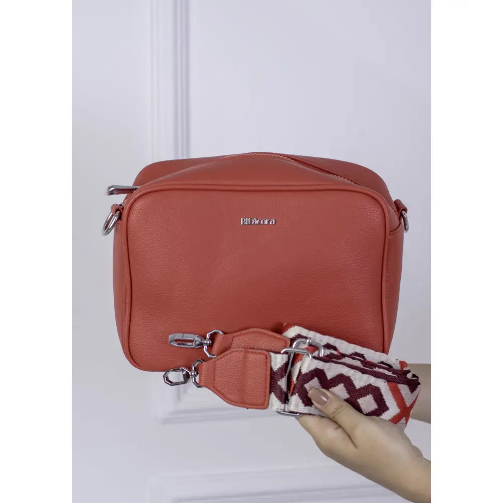 Bolso Bitácora – Estilo urbano y funcionalidad en un solo diseño | B2220 - Rojo