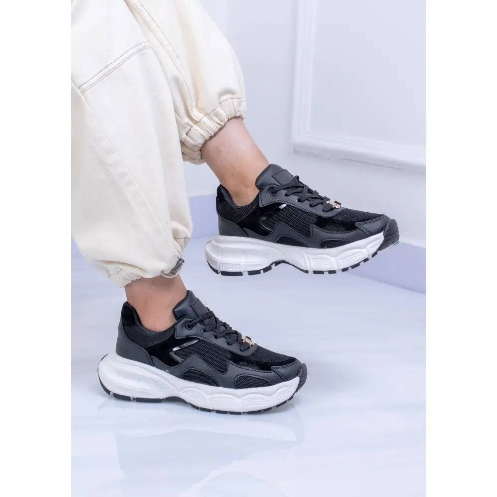 Zapatillas Chunky en blanco y negro de Tenis Moda Urbana