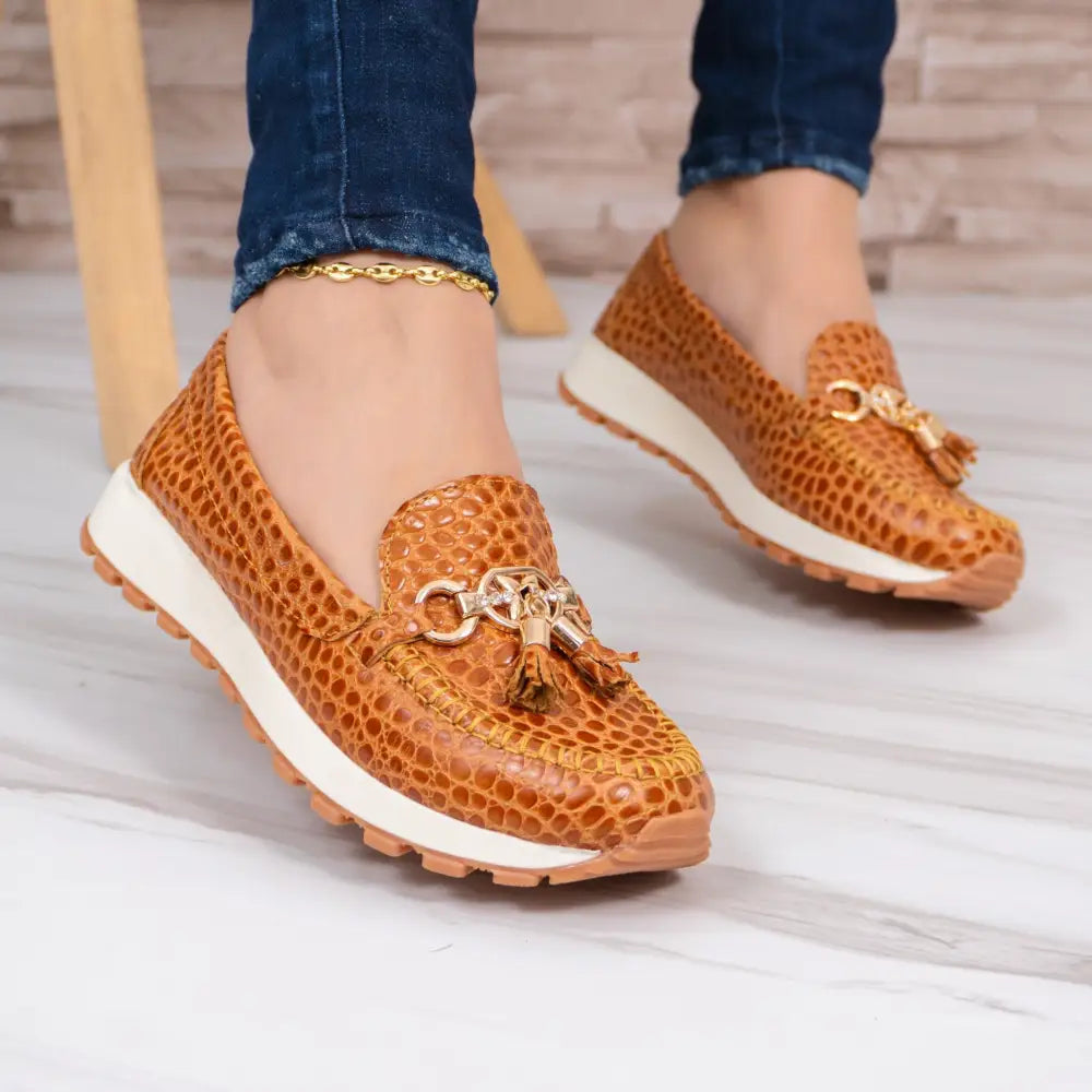 Mocasin en Cuero para Mujer - ME728 en cuero marrón con borlas doradas