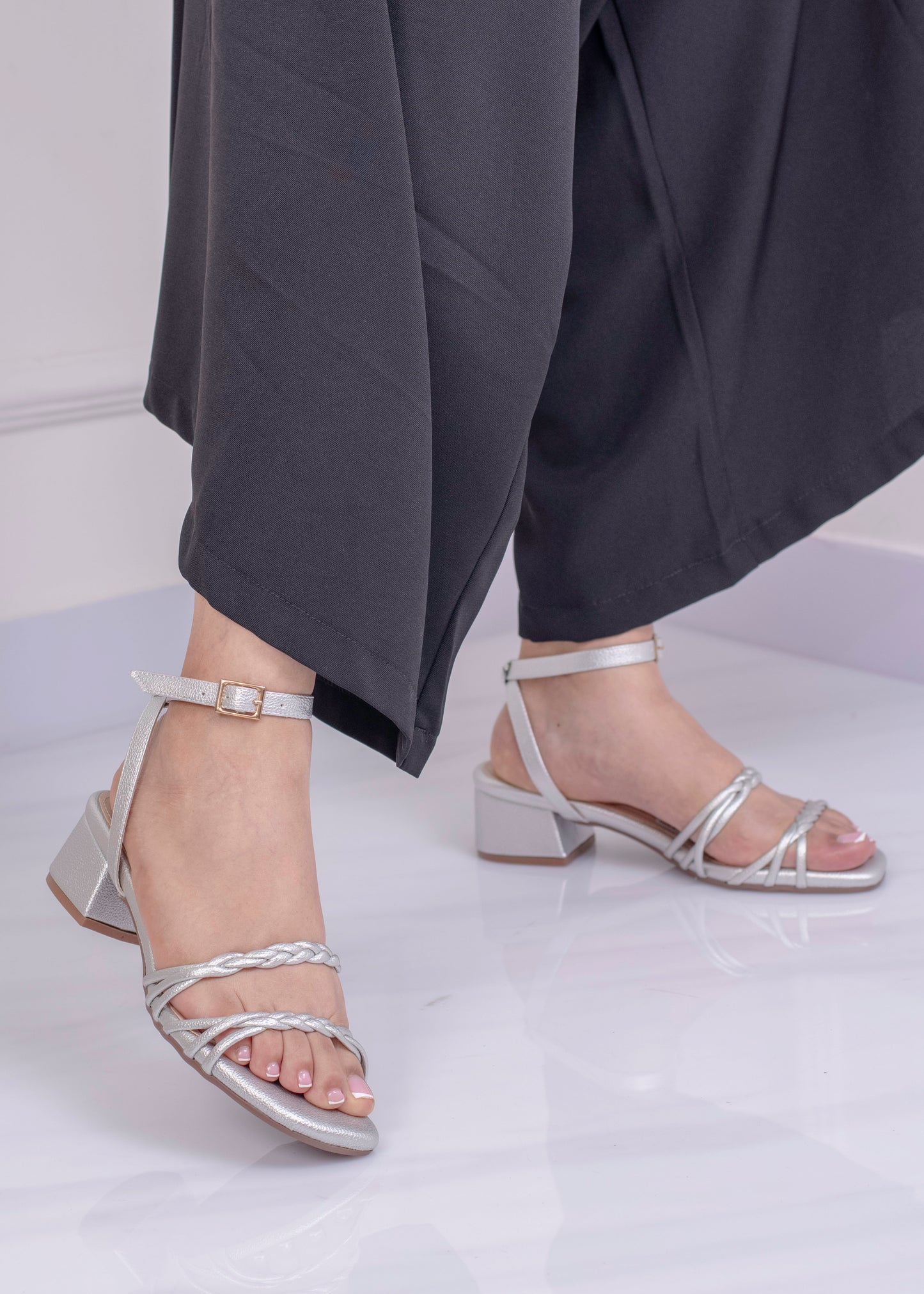Tacón con Tiras Trenzadas y Estilo Atemporal | PG1317
