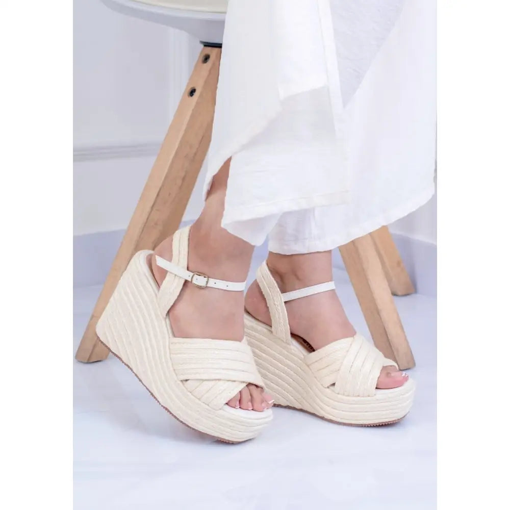 Plataforma con Tiras Cruzadas en Yute – Elegancia Natural y Altura Sofisticada TC661 - Beige / 35