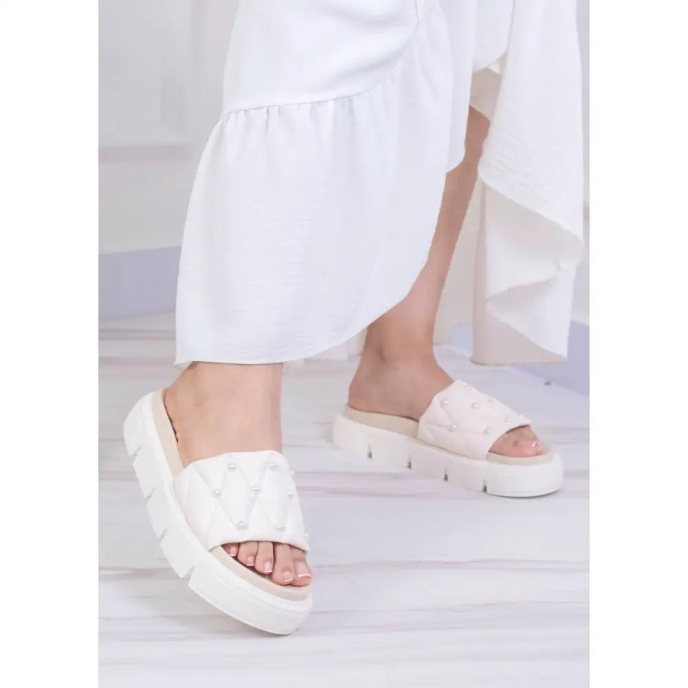 Sandalias blancas acolchadas con perlas Moda y Comodidad CK7000