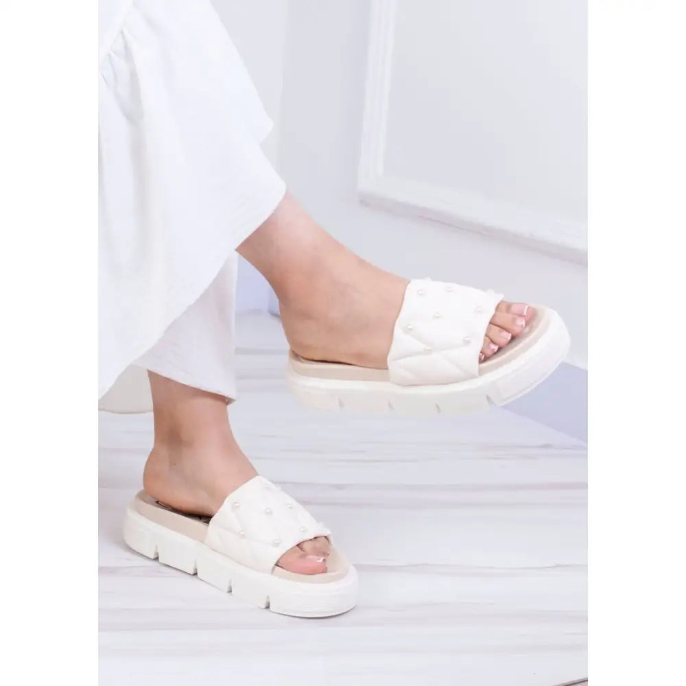 Sandalia Chunky con Perlas – Moda y Comodidad CK7000 - Plataforma