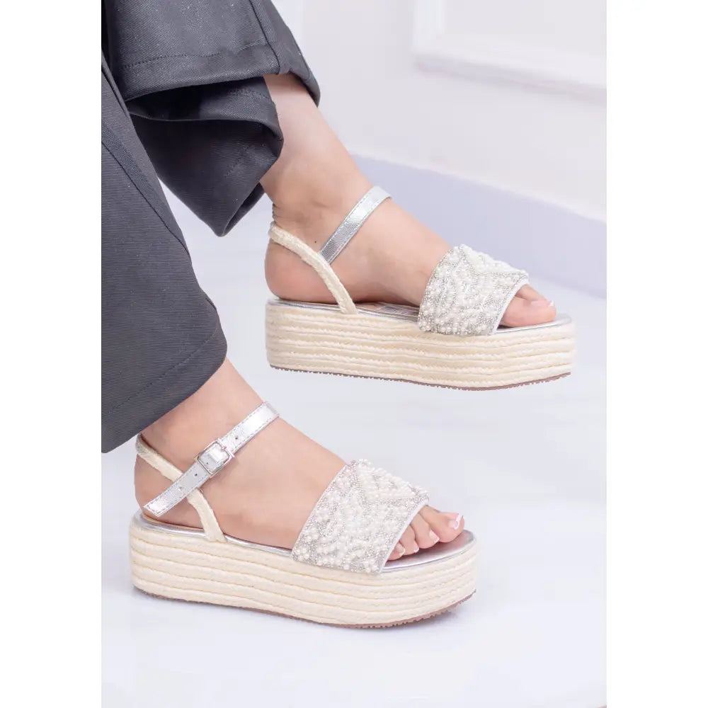 Sandalia con Plataforma Capellada de Perlas | TC244