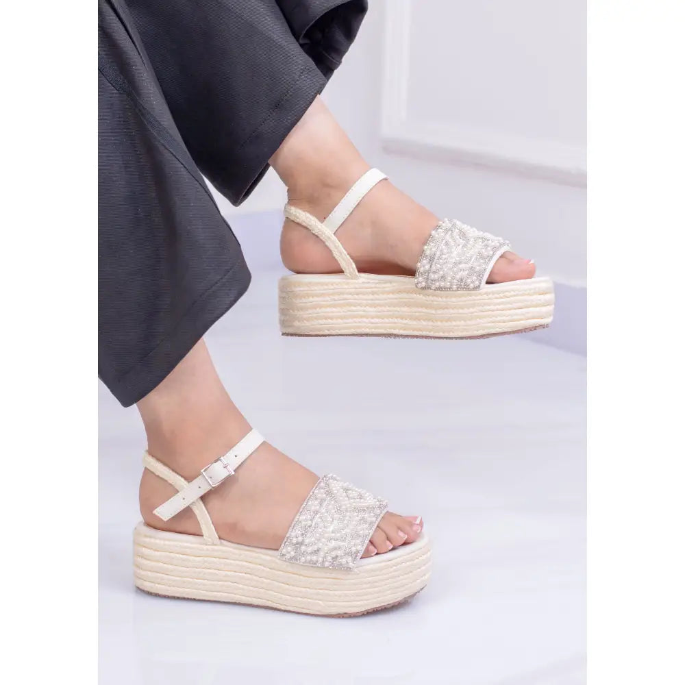Sandalia con Plataforma Capellada de Perlas | TC244