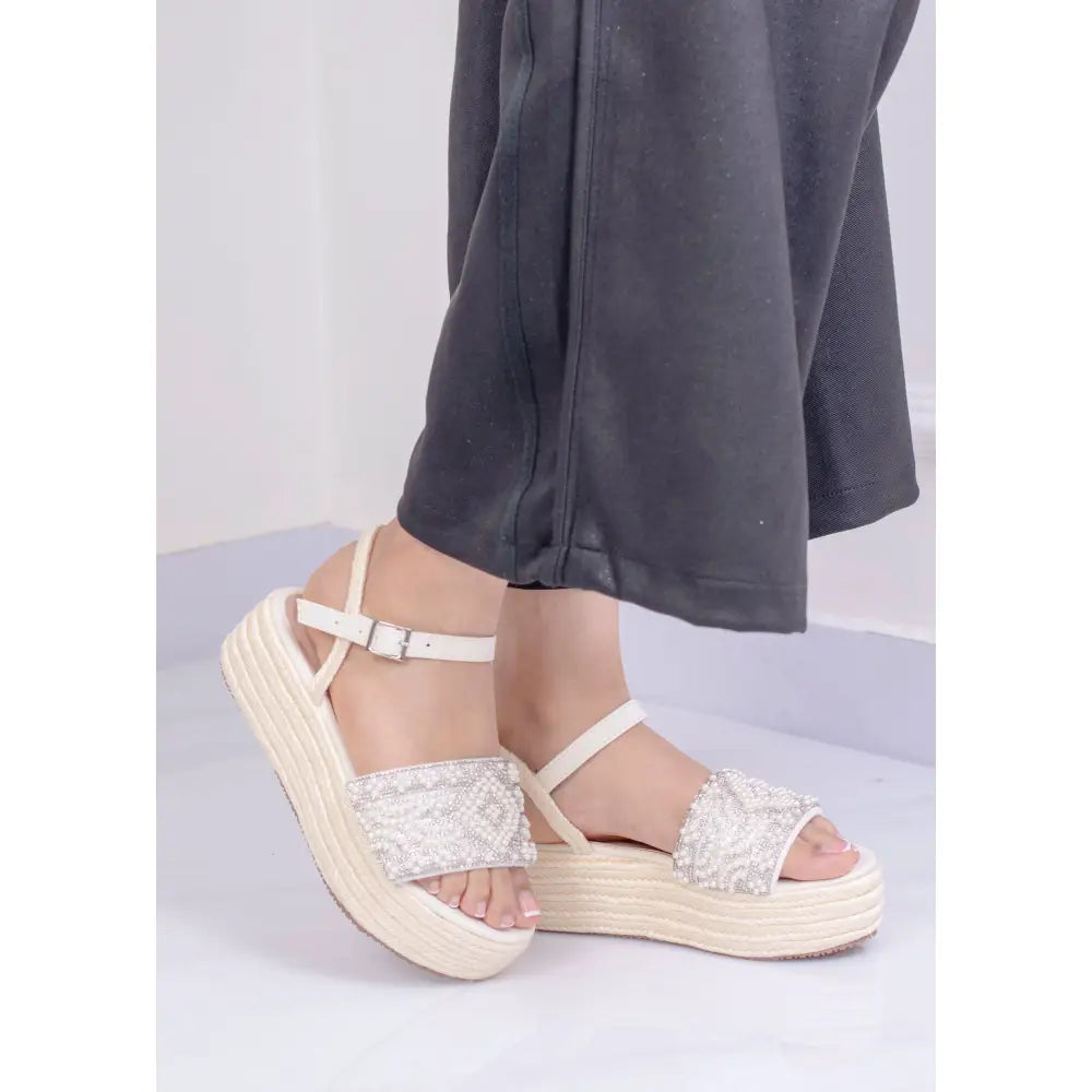 Sandalia con Plataforma Capellada de Perlas | TC244