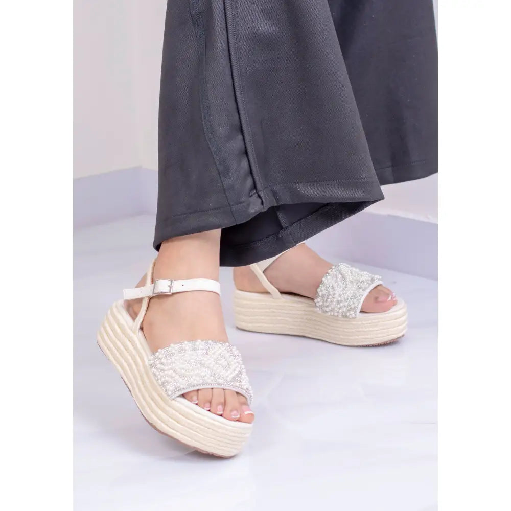 Sandalia con Plataforma Capellada de Perlas | TC244 - Beige / 35