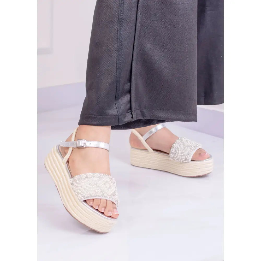 Sandalia con Plataforma Capellada de Perlas | TC244