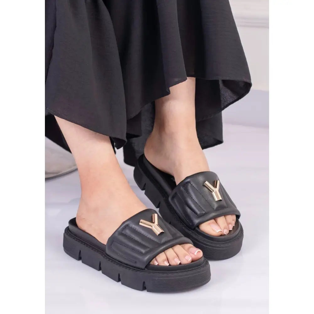 Sandalia de Plataforma con Aplique Dorado Moderna y Sofisticada - CK7018 - Negro / 35