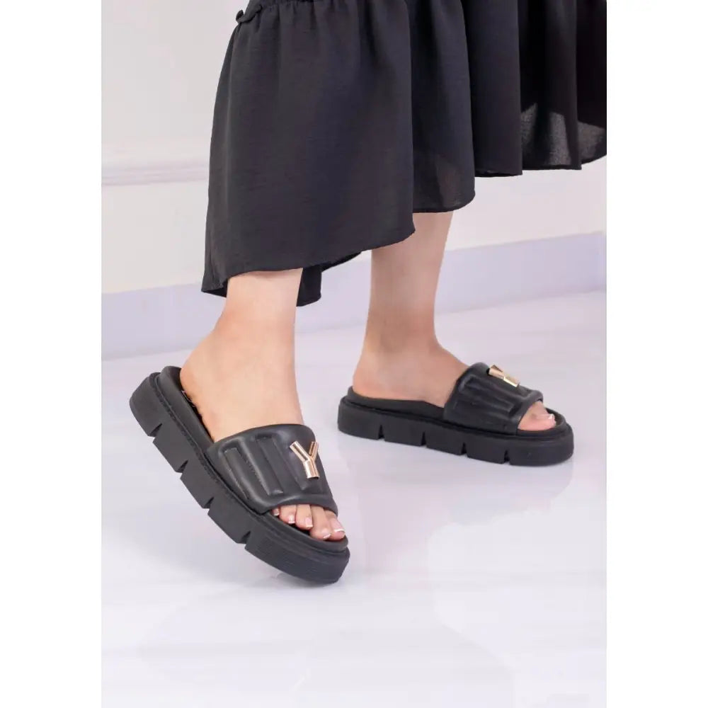 Sandalia de Plataforma con Aplique Dorado Moderna y Sofisticada - CK7018