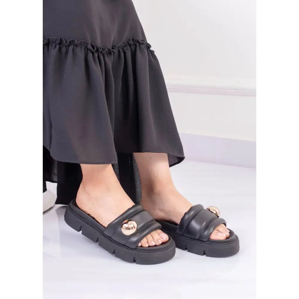 Sandalia de Plataforma con Detalle Metálico Sofisticada y Versátil - CK7017 - Negro / 35