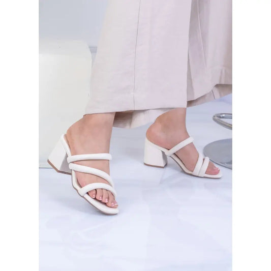 Sandalias de tacón crema con tiras modernas, diseño sofisticado J29