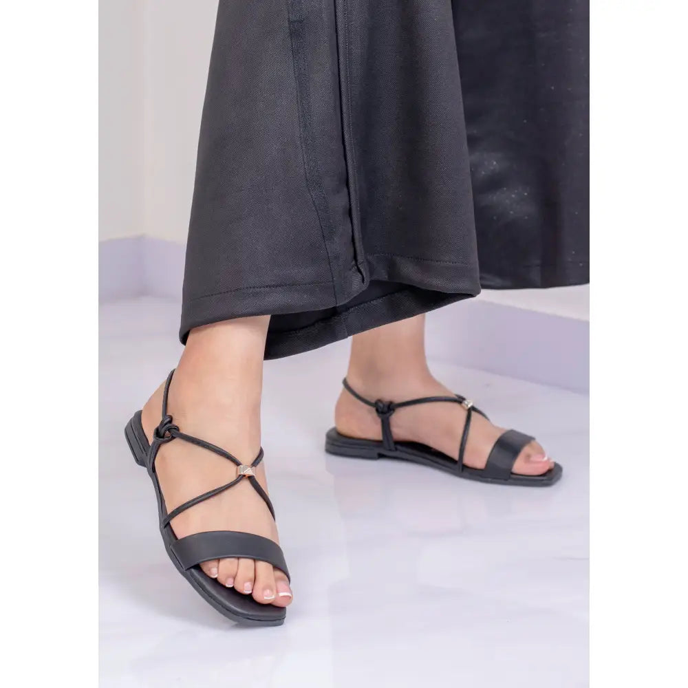Sandalia plana con diseño cruzado minimalista | LP48 - Negro / 35