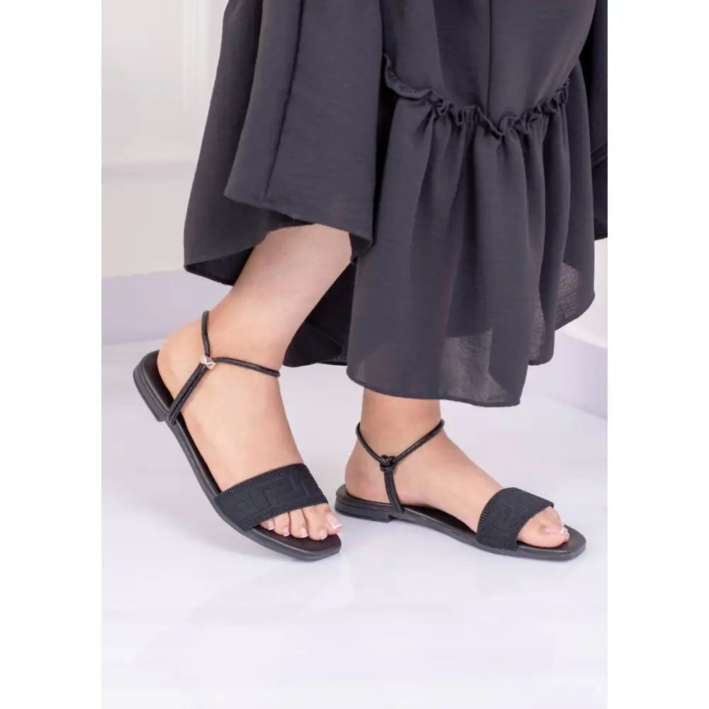 Sandalia Plana con Diseño Grabado y Comodidad Inigualable - LP15 - Negro / 35
