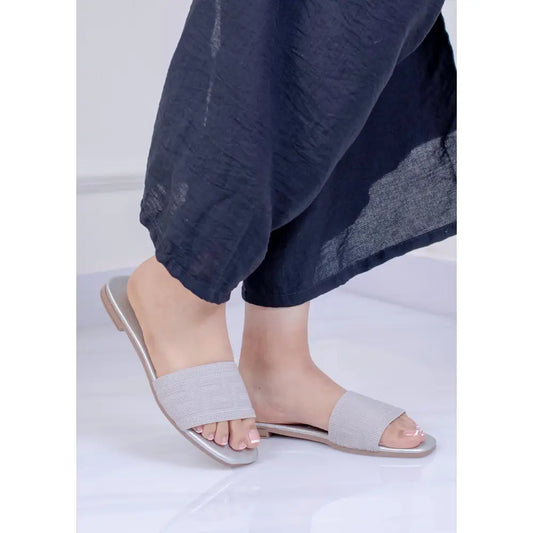 Sandalia Plana Contemporanea – Versatibilidad y Estilo | LP499