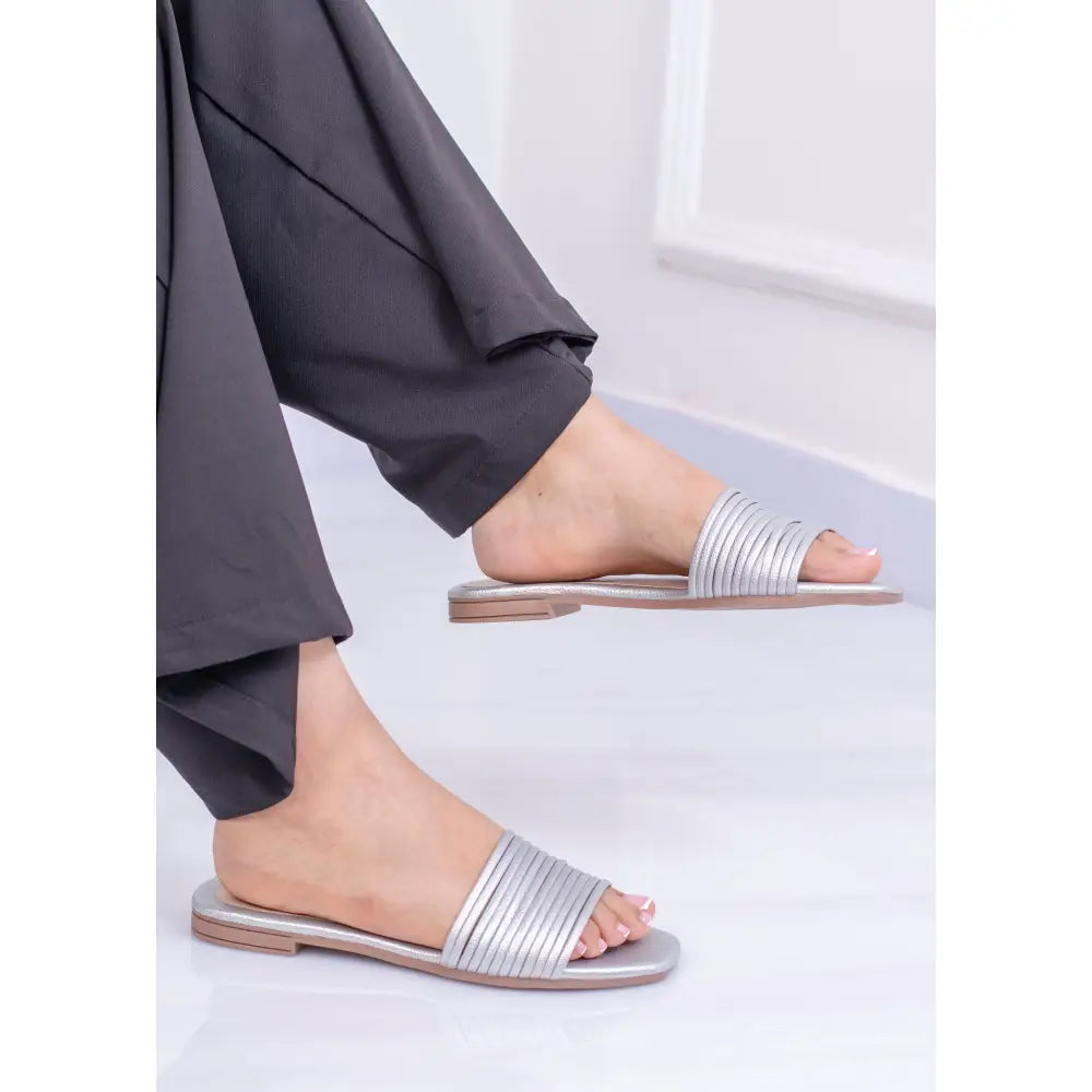 Sandalia Plana Multi-Tiras Elegante | LP58
