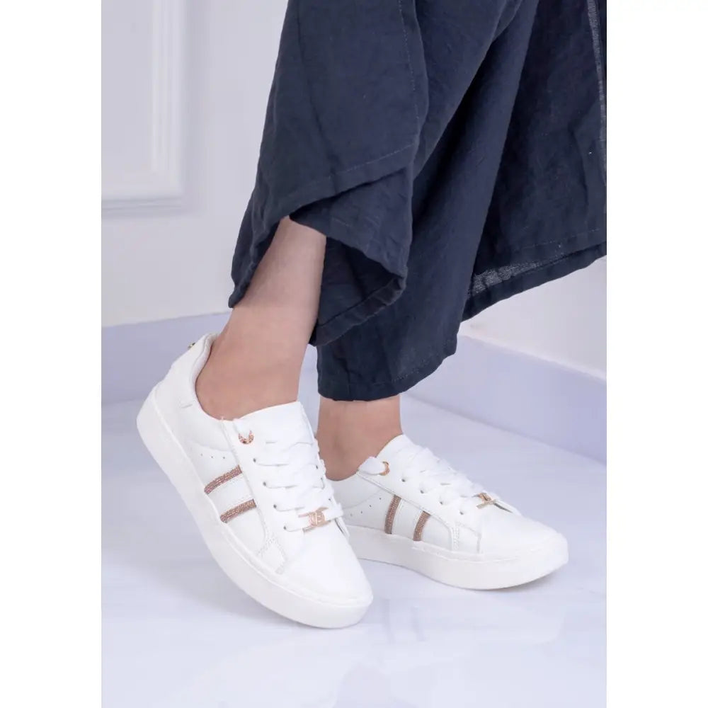 Tenis con Detalles Metálicos Cómodos Urbanos y Versátiles – JF0125 - Blanco / 35