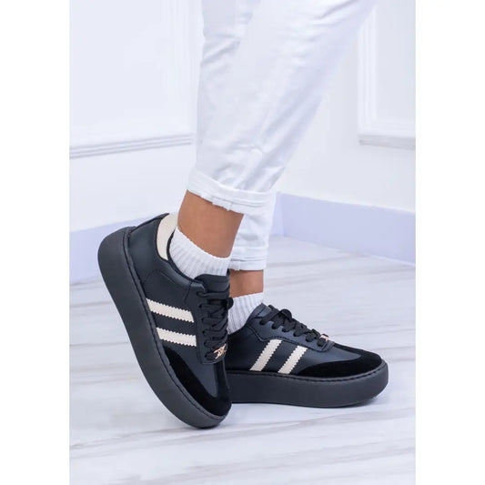Tenis de Dama Dos Lineas - GS091 con zapatillas negras y franjas blancas