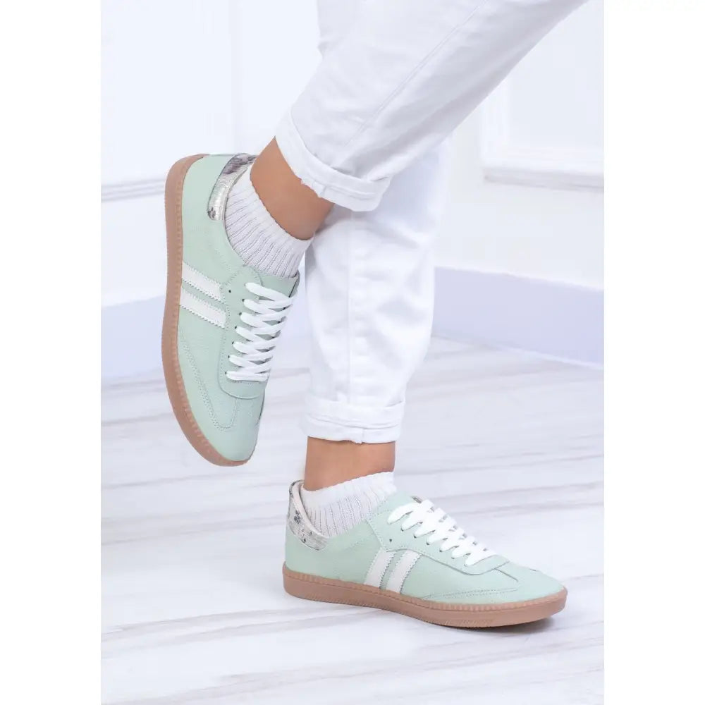 Tenis De Dama en Cuero Dos Lineas - TE25 verde menta con rayas blancas