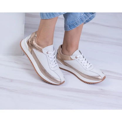 Tenis Deportivo de Moda en Cuero Serpiente para Mujer TE622 en blanco y dorado